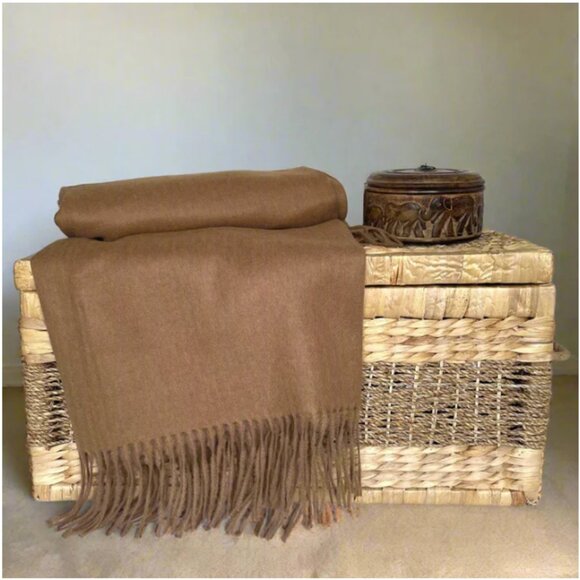 ARTZNL 100% Baby Alpaca Throw Blanket Camel Brown Large 71x51 Soft Lightweight - Picture 5 of 10